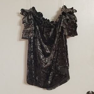 NWOT Umgee velvet off-shoulder top
